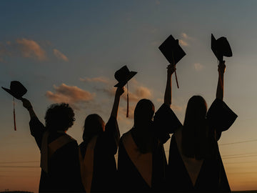 How Much to Give for Graduation Gift: A Quick and Simple Guide