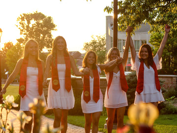 Why Are Graduation Dresses White? The Intriguing Backstory of this Beloved Tradition
